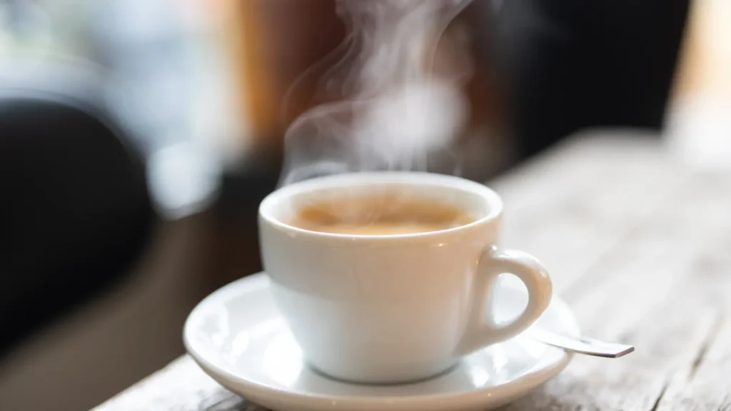 Adiós insomnio: Descubre alternativas al café que no afectan tu sueño