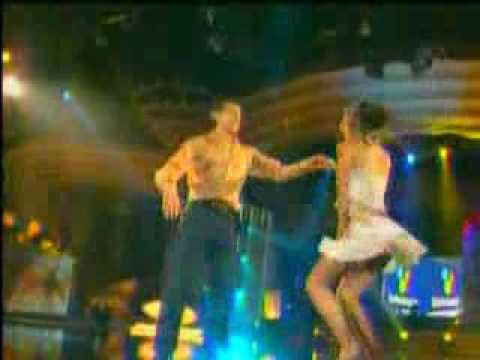 Adrián Uribe y Betzy se lucen en la pista de baile al ritmo de la música disco