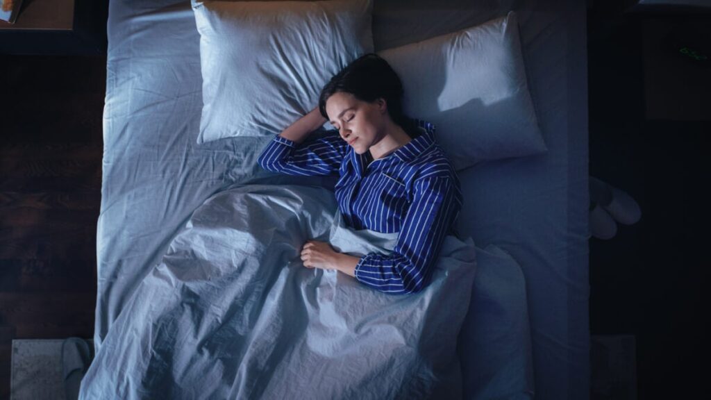 Ajusta el ambiente para dormir mejor: ¡Descubre cómo!