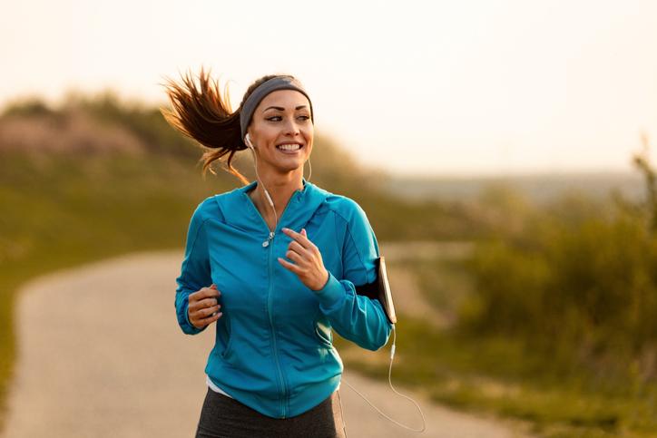 ¡Alcanza tus metas! Descubre qué significa soñar con correr y llegar a la meta