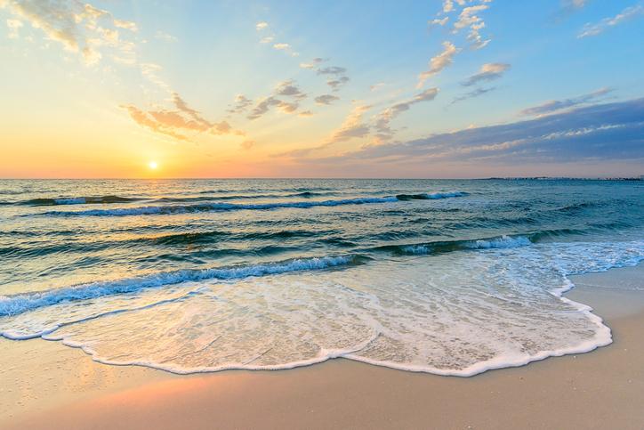Amanecer en la playa: ¿Qué significado tiene ese sueño?
