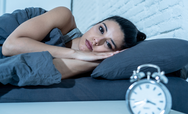¿Ansiedad y problemas para dormir? Descubre qué médico necesitas