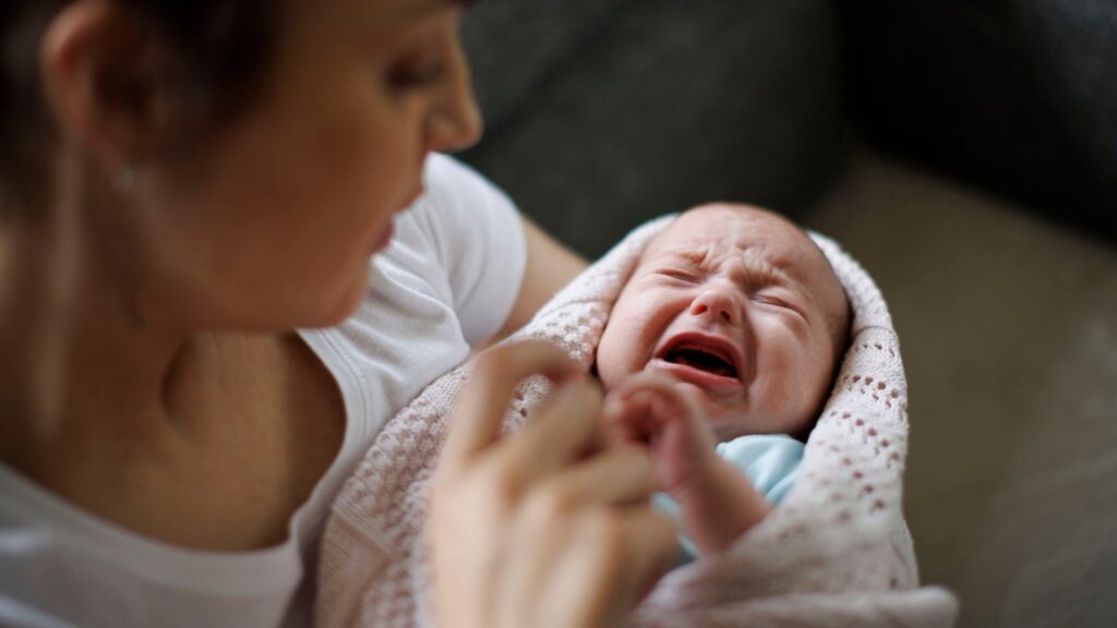 ¿Bebé llorando por sueño? Descubre la respuesta aquí