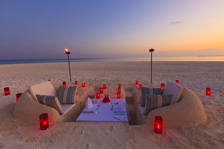 Cena romántica en la playa: cumpliendo mi sueño con mi pareja