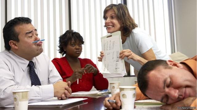 Combate el sueño en reuniones: consejos prácticos