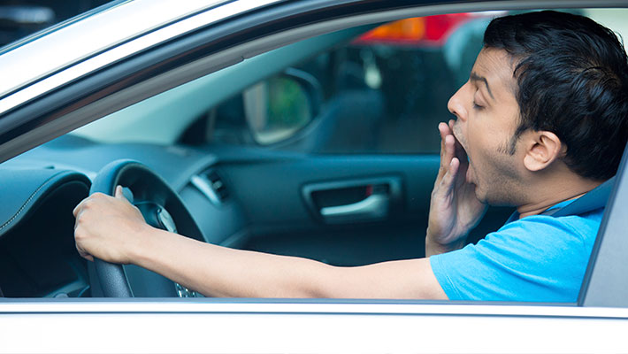 Conductor cansado: peligro en la carretera