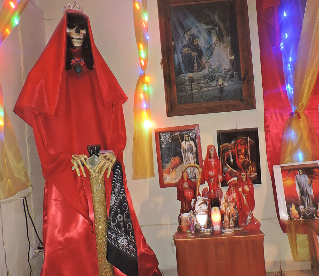 Conoce cómo la Santa Muerte te ayuda a dormir mejor