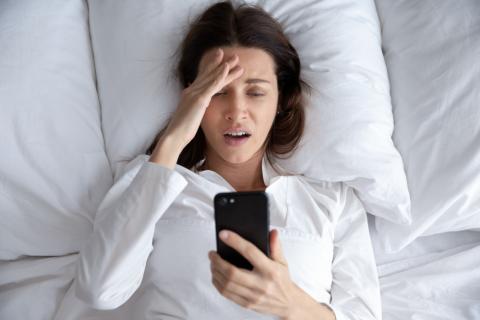 ¿Demasiado sueño diurno y memoria borrosa? Descubre qué lo causa