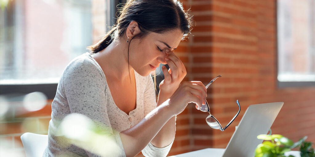 Descubre cómo el sueño afecta tu desempeño laboral