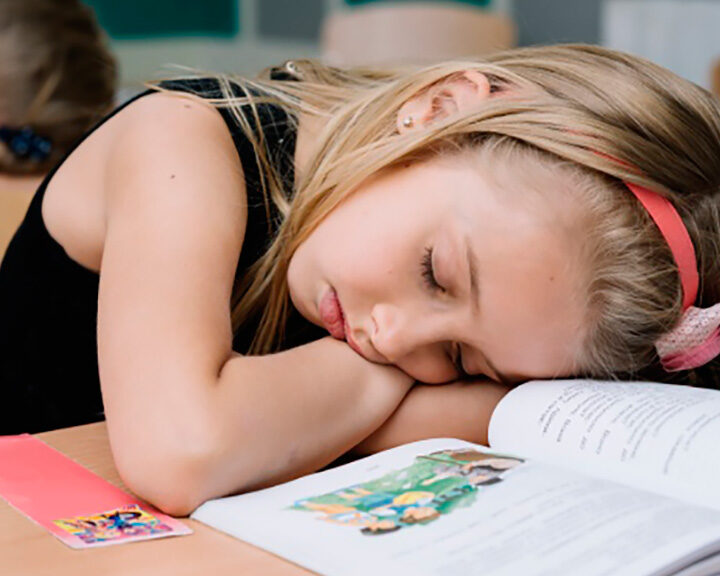Descubre cómo el sueño influye en el éxito académico