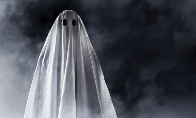Descubre el misterio: Soñar con un fantasma vestido de blanco