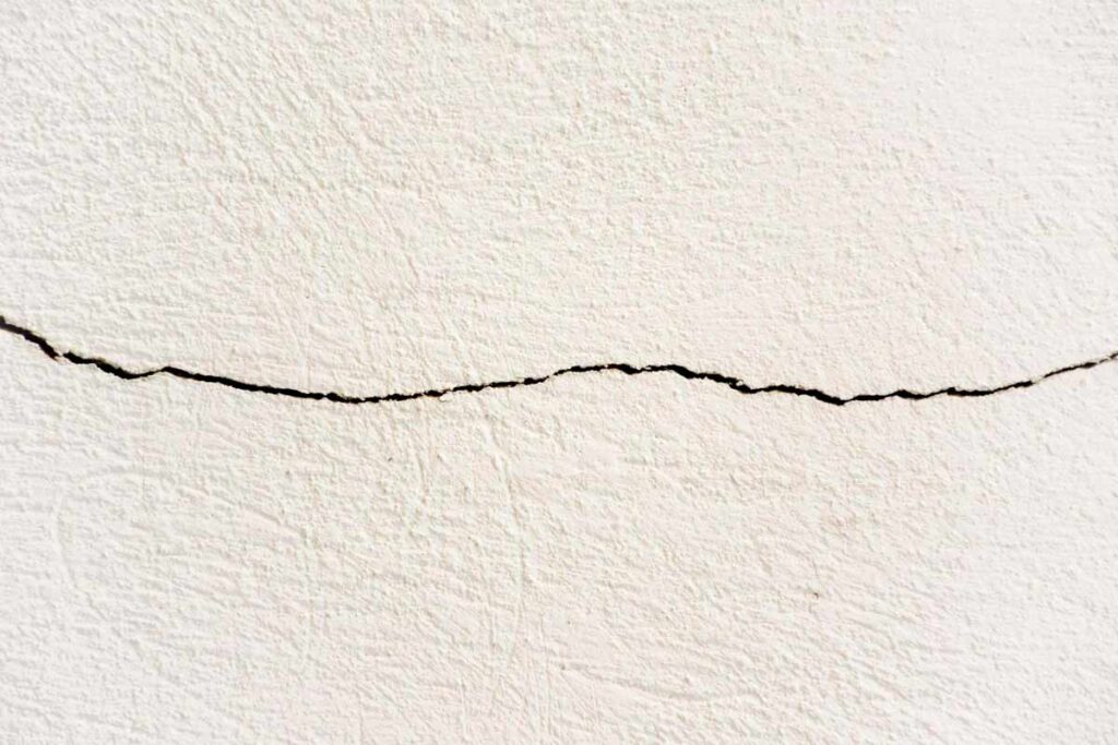 Descubre el significado de las grietas en la pared en tus sueños