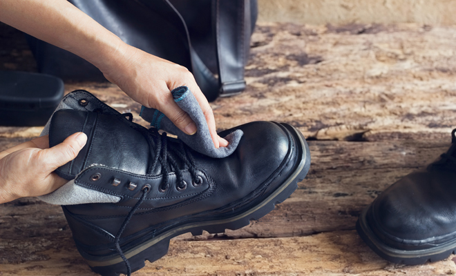 Descubre el significado de soñar con calzarte los zapatos de un hombre