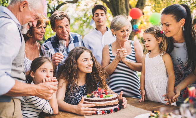 Descubre el significado de soñar con el cumpleaños de un amigo