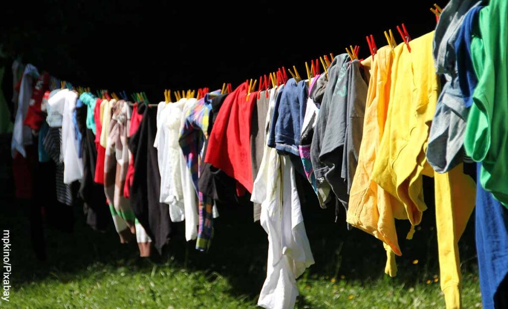 Descubre el significado de soñar con lavar ropa ajena