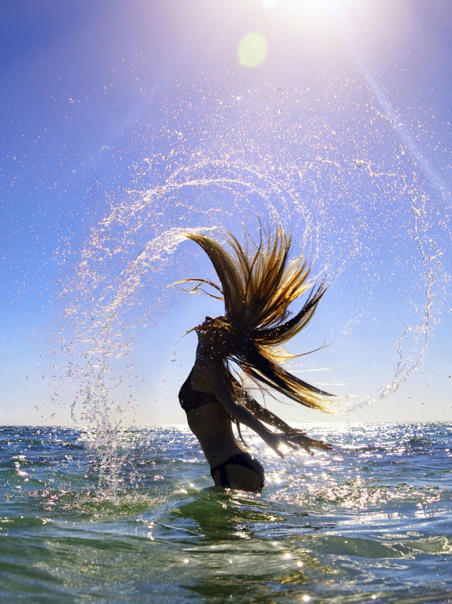 Descubre el significado de soñar con nadar en el fondo del mar