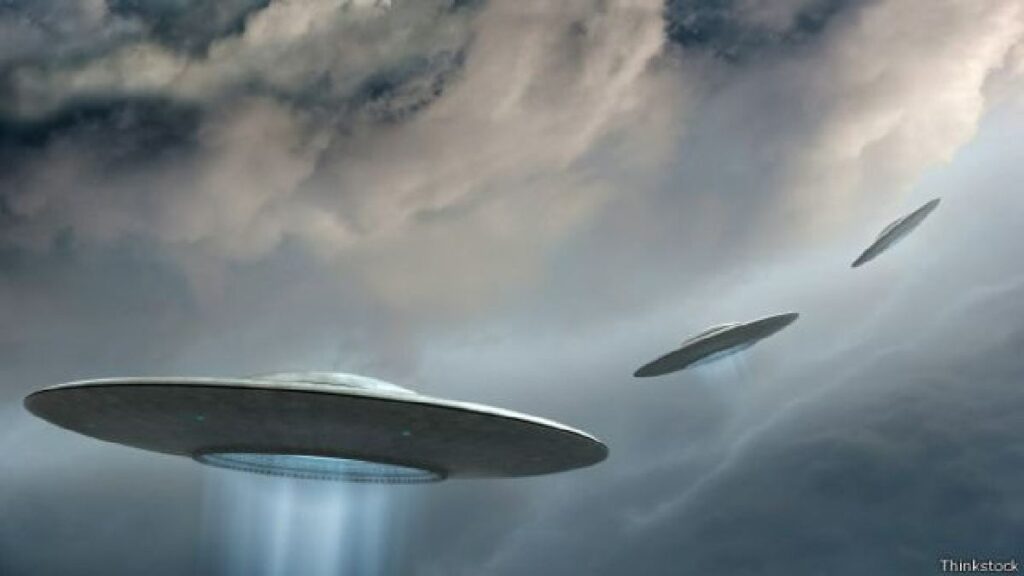 Descubre el significado de soñar con naves extraterrestres en el cielo