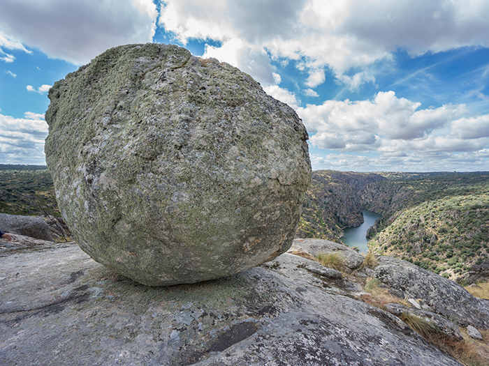 Descubre el significado de soñar con rocas que se mueven juntas