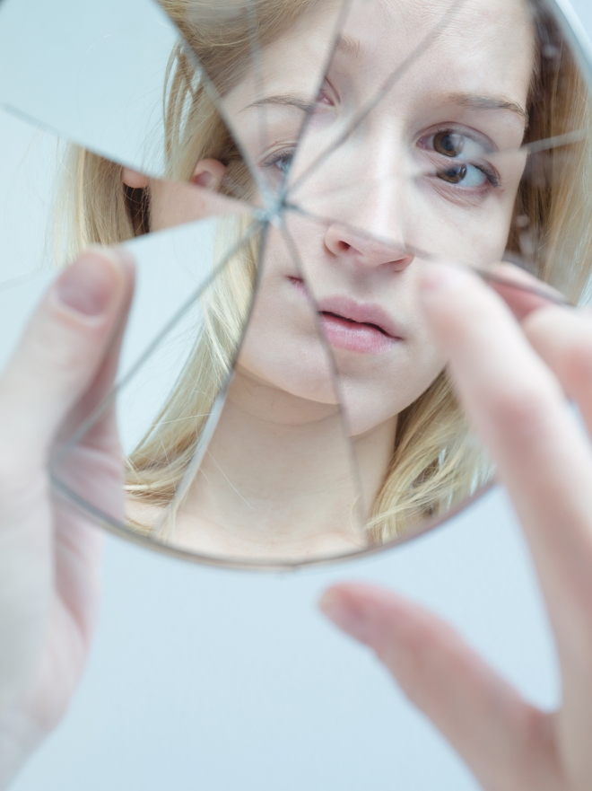 Descubre el significado de soñar con tu reflejo en un espejo