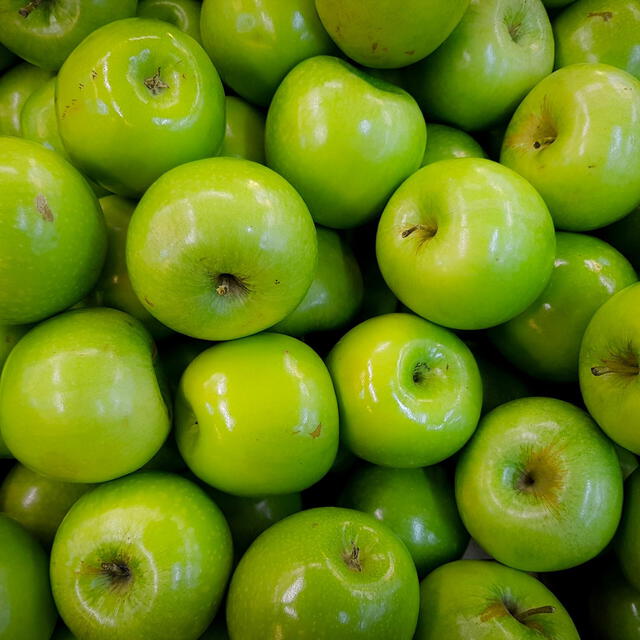 Descubre el significado de soñar con un árbol de manzanas verdes