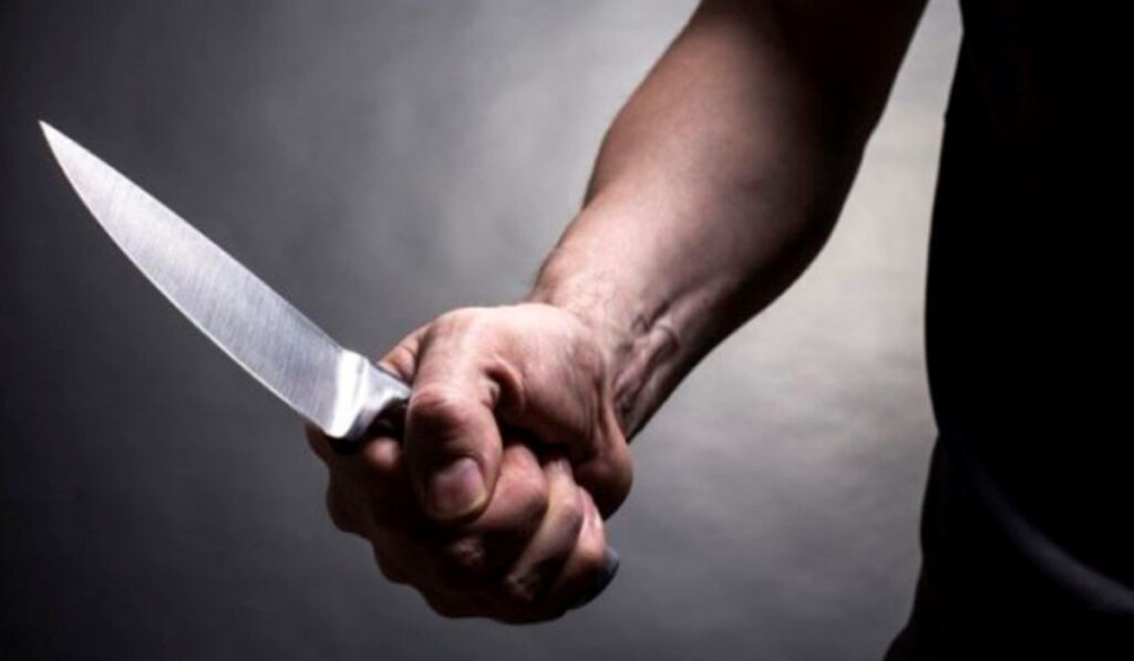 Descubre el significado de soñar con un cuchillo en la espalda