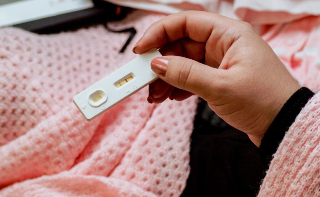 Descubre el significado de soñar con un test de embarazo positivo