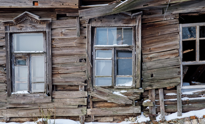 Descubre el significado de soñar con una casa que se cae