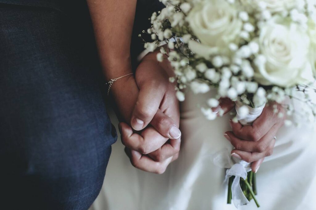 Descubre el significado de soñar con una fiesta de bodas en la playa