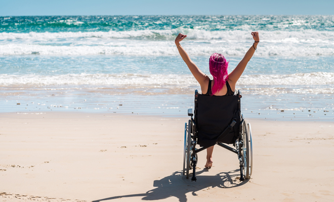 Descubre el significado de soñar con una mujer en silla de ruedas