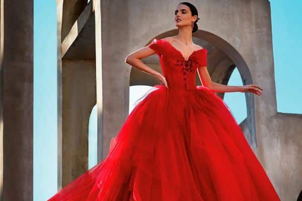 Descubre el significado de soñar con una persona en vestido rojo