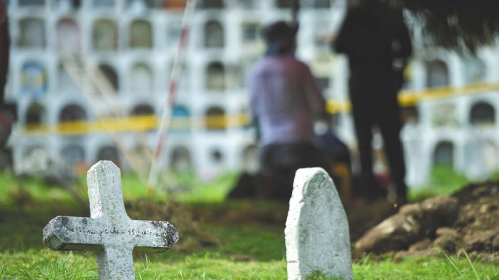 Descubre el significado de soñar en un cementerio