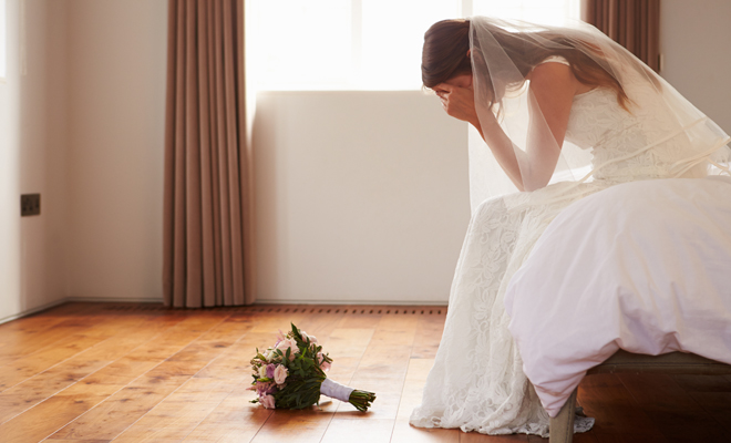 Descubre el significado de soñar que te dejan plantado en el altar