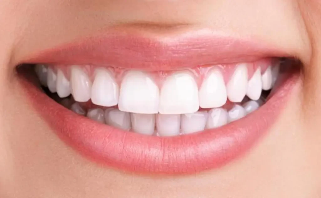 Descubre el significado detrás de soñar con morder tus propios dientes