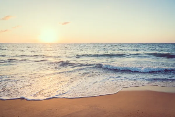 Descubre el significado detrás de soñar que alguien te lleva el mar