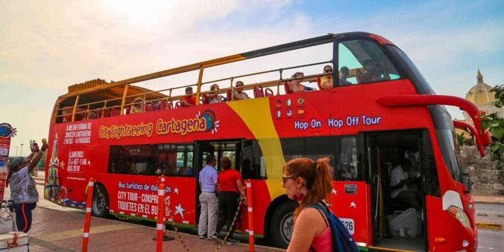 Descubre la Cartagena de hoy en un emocionante viaje en autobús