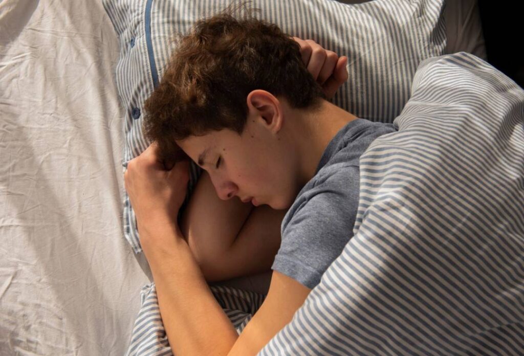 Descubre la importancia del sueño en los jóvenes