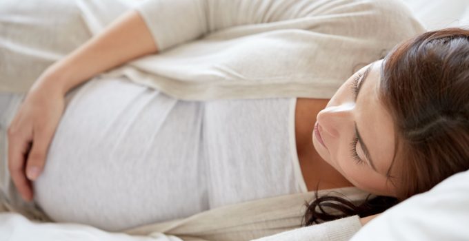 Descubre las causas del cansancio y sueño excesivo durante el embarazo