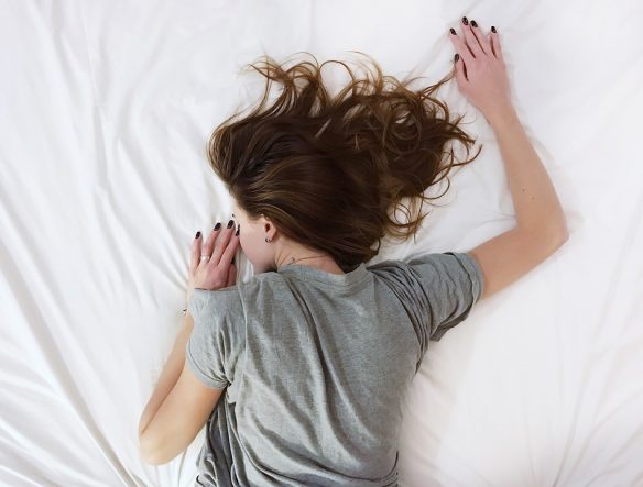 Despierta mojado: ¿Por qué te orinas en la cama mientras sueñas?