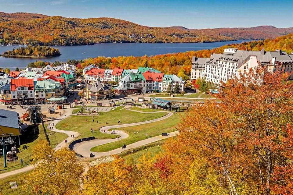 El sueño en tonos ocres de Mont-Tremblant plasmado en un mural