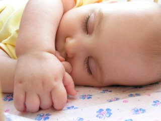 El sueño en un bebé de un año: descubre cómo cambia