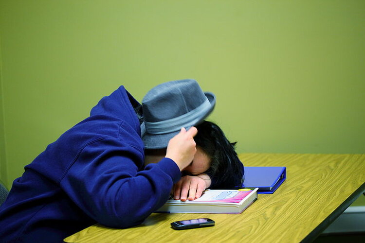 Estudio revela vínculo entre trastornos del sueño y rendimiento académico
