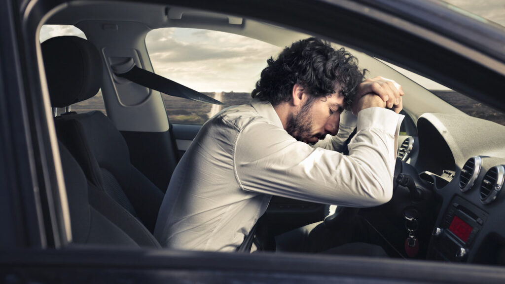 Evita accidentes: ¿Qué hacer si te entra sueño al conducir a casa?