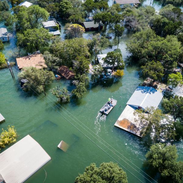 Huyendo de la inundación: una visión de destrucción en sueños