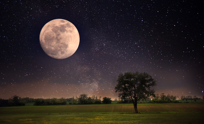 Interpreta tu sueño: Luna cayendo a la Tierra