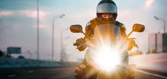 La verdad detrás de la falta de luz de posición en motocicletas