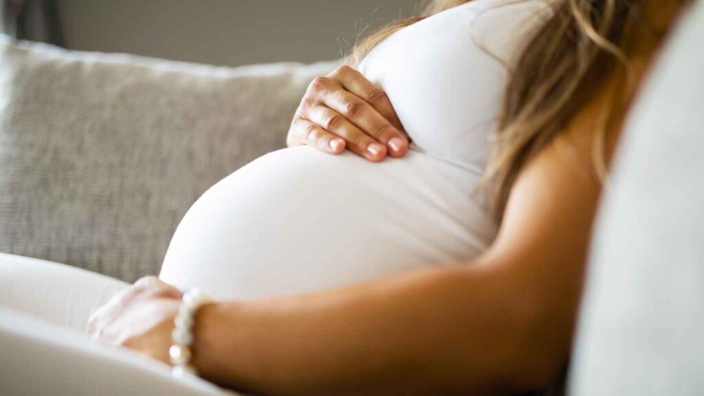 ¿Mamá soñó que estás embarazada? Descubre el significado aquí