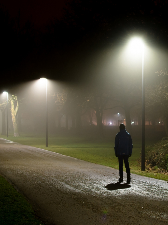 ¿Miedo en la oscuridad? Descubre qué significa soñar con ella