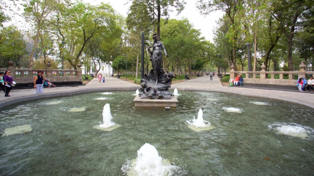 Paseo relajante en la Alameda Central de la Ciudad de México