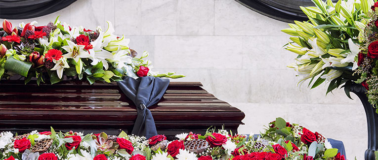 ¿Por qué se suscitan eventos en los funerales? Descubre la razón