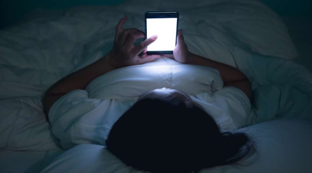 Redes sociales y depresión: ¿Cómo afectan los patrones de sueño?